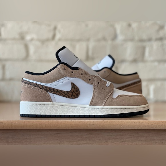Nike Air Jordan 1 Low SE GS Brown Elephant White Tan DZ5368-201 Size 7Y / 8.5W - Picture 2 of 10